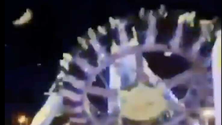¡Tragedia en el parque! Juego mecánico colapsa en Arabia Saudita y deja más de 20 heridos - Fuente: Video de X