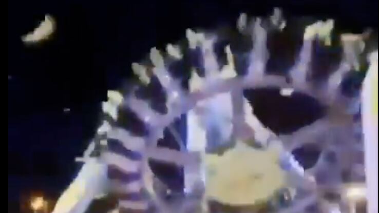 ¡Tragedia en el parque! Juego mecánico colapsa en Arabia Saudita y deja más de 20 heridos - Fuente: Video de X
