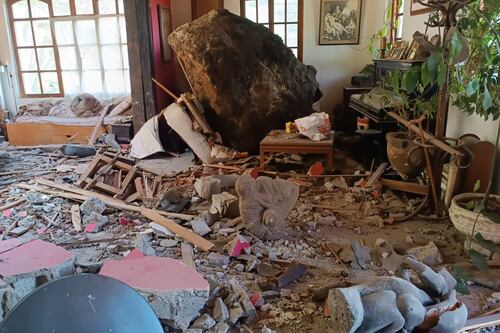 Una roca gigante destruyó una casa en Guápulo, Quito