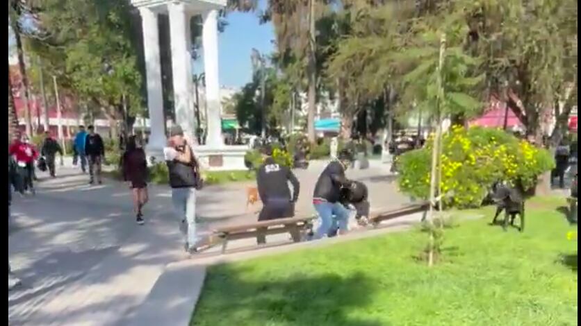 VIDEO: Joven de 17 años muere tras ser apuñalado en una pelea entre estudiantes en Chile
