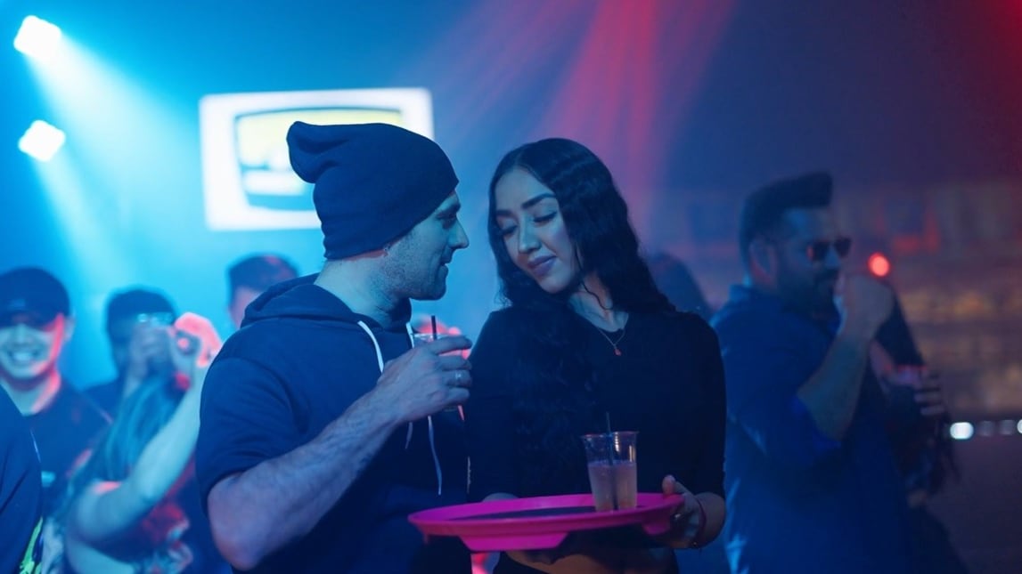 Esta noche tiene un sonido colombiano-cafetero combinado con los matices de la música urbana y reguetón.