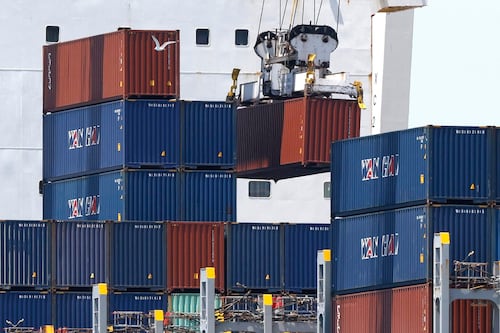 EE.UU. propone aranceles por trabajo forzoso contra 60 países, entre ellos, Ecuador
