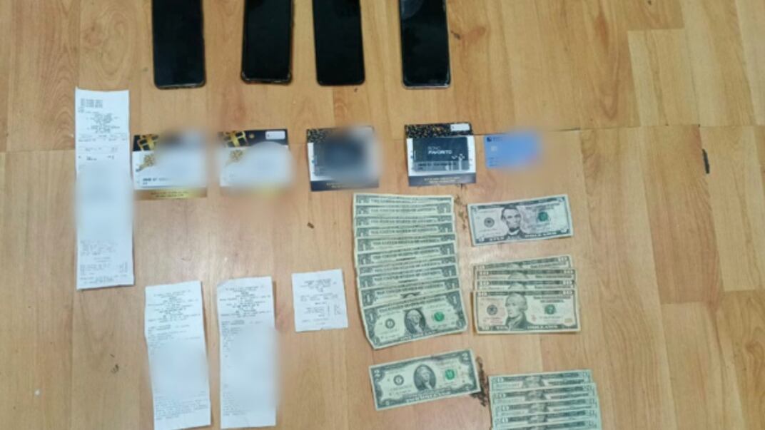 Usaban tarjetas de crédito robadas para realizar compras