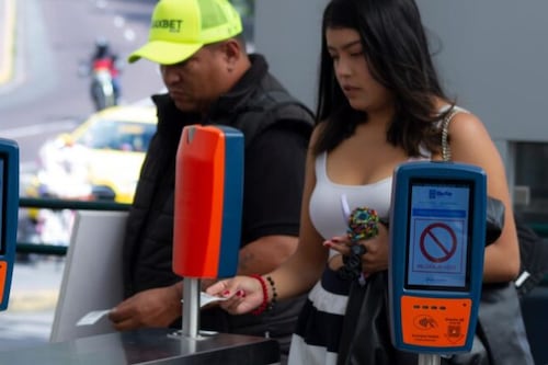 Trolebús y Ecovía aceptarán solo pagos digitales de 21h45 a 22h00 por toque de queda