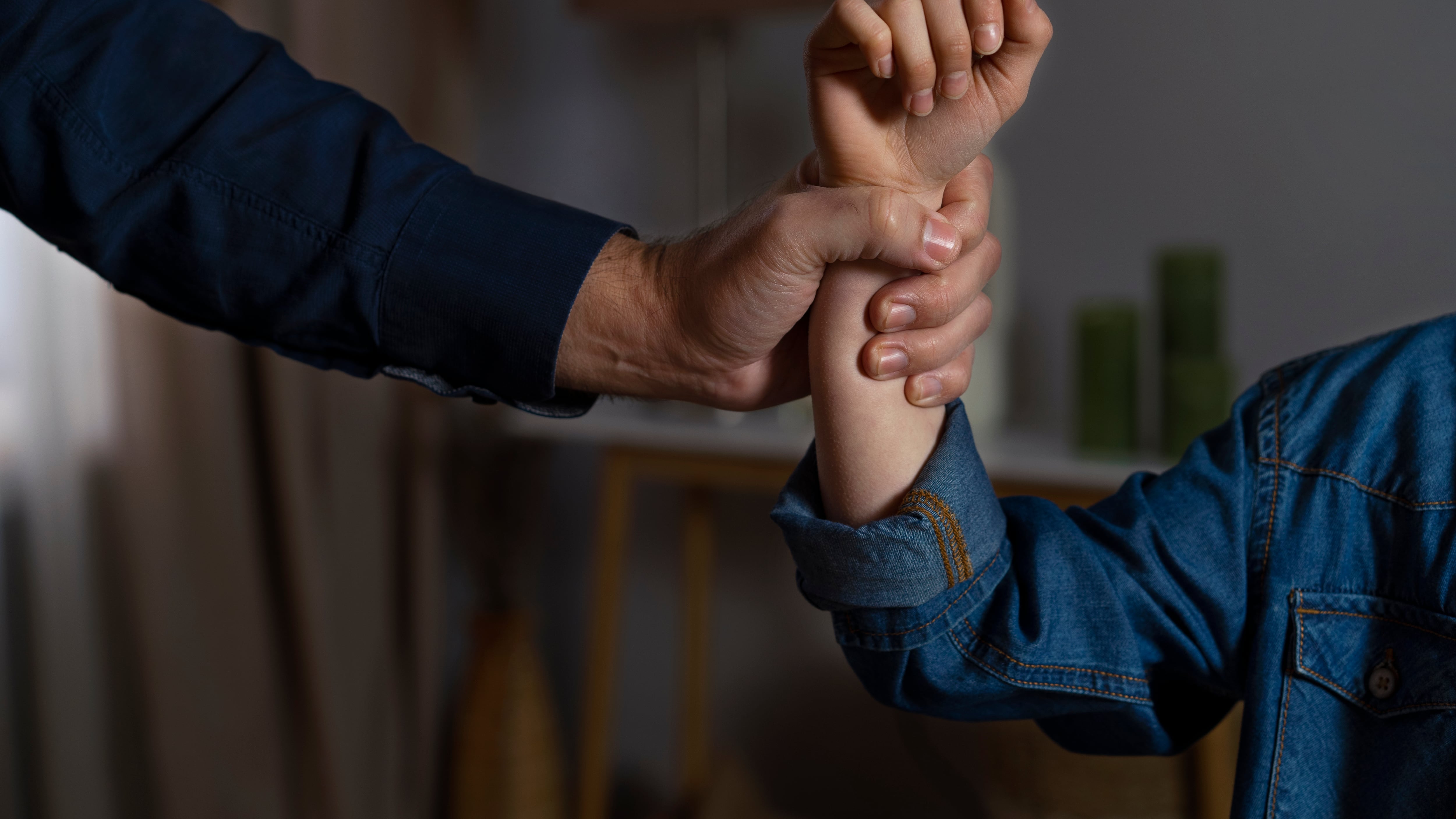 Menor es madre de 3 niños tras reiterados abusos por parte de su padrastro en Perú