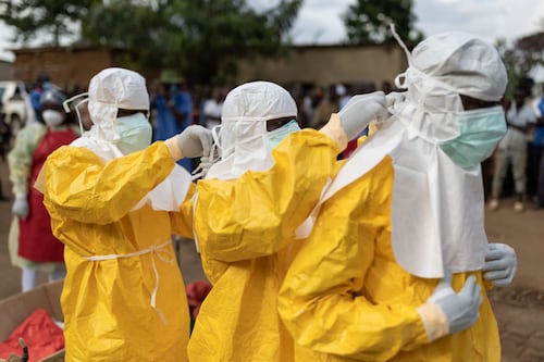 OMS declara emergencia internacional por brote de ébola en África