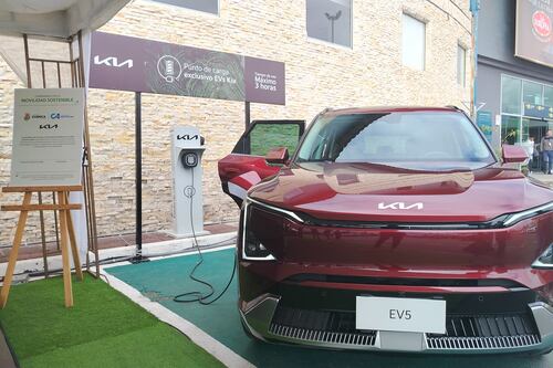Kia inaugura nuevo punto de carga para vehículos eléctricos en Cuenca