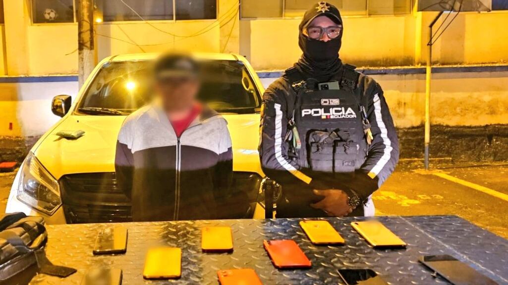 Quito: hombre fue detenido en Atucucho con diez celulares de diferentes marcas, dos con reporte de robo