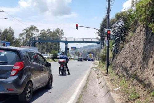 Quito aprueba ordenanza para aplicar la tercera placa: Así funciona dispositivo que será instalado en los autos