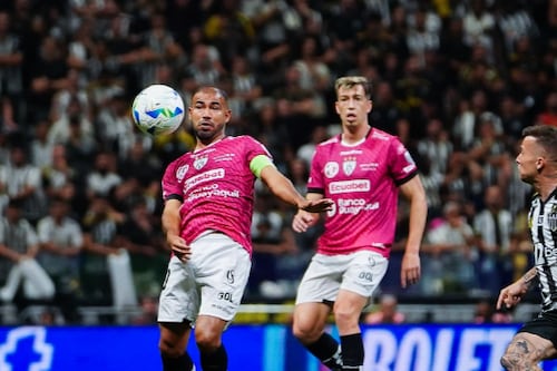 ¿Por qué la camiseta rosa del IDV es clásica para hacer historia en territorio visitante?