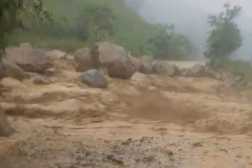 Tragedia en La Maná: deslave provocado por las lluvias deja una persona fallecida y mantiene cerrada una vía