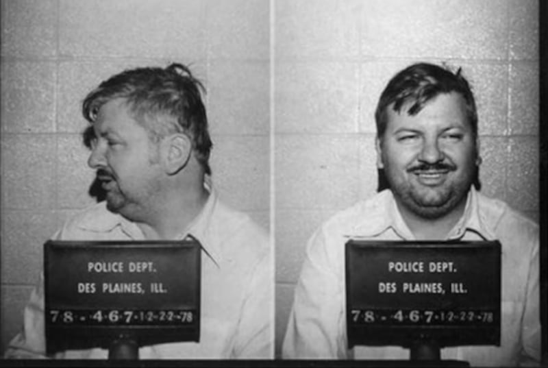 Era un payaso querido en el barrio, la policía revisó su sótano y encontró 26 cuerpos. Captura de Pantalla