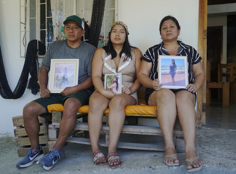 Puerto López, viernes 27 de febrero del 2026
Hoy se cumplen 2 meses de su desaparición, el 27 de diciembre del 2025 fue la última vez que vieron a Alina Piguave, exreina de Puerto López, desapareció mientras estaba en el velorio de su novio, a quien habían asesinado. Hasta ahora no tienen información. En la gráfica su padre Byron Piguave
Fotos: César Muñoz/API