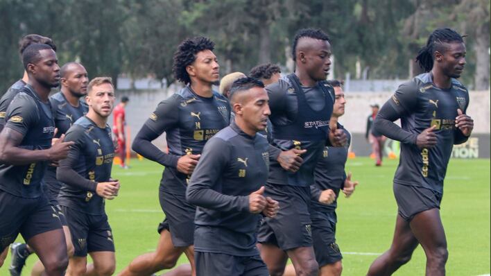 Los jugadores de Liga entrenan durante la pretemporada 2023.
