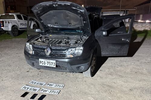Detectan auto con placas falsas en el sur de Quito: estaría implicado en robo de camioneta