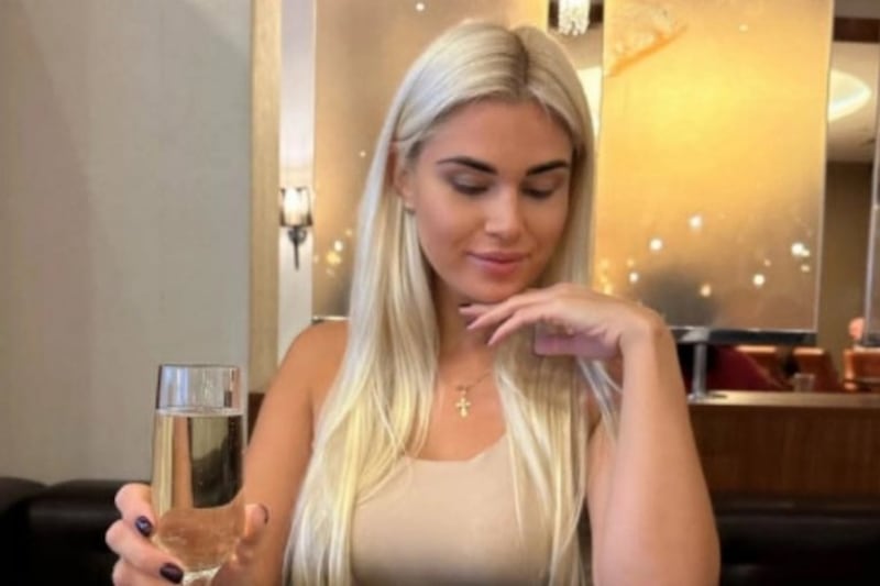 Madre rusa genera indignación por colocar a su hijo en bolsa al vacío