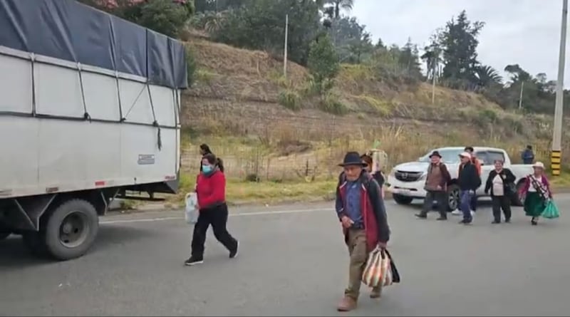 Protesta de conductores detiene el tráfico en Guangarcucho, Cuenca–Azogues.