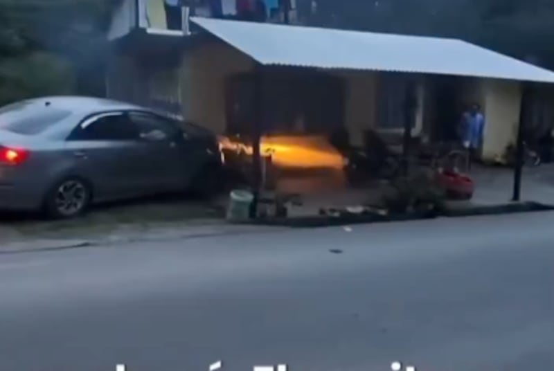 conductor chocó contra casa