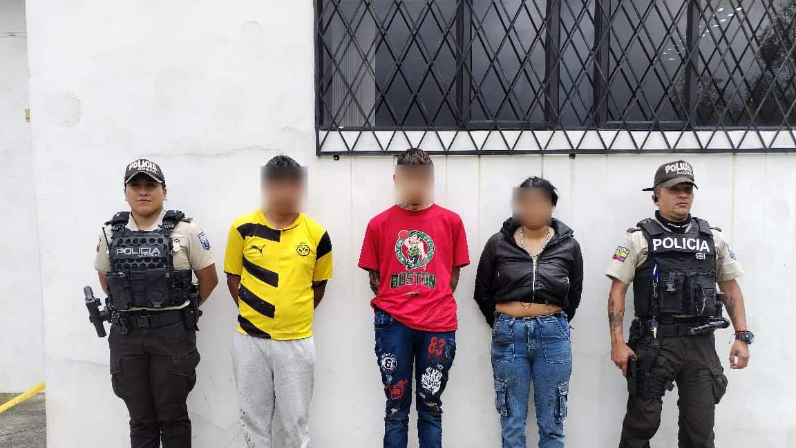 Secuestro de taxista y robo de vehículo a plena luz del día en San Antonio de Pichincha: Policía detiene a los sospechosos