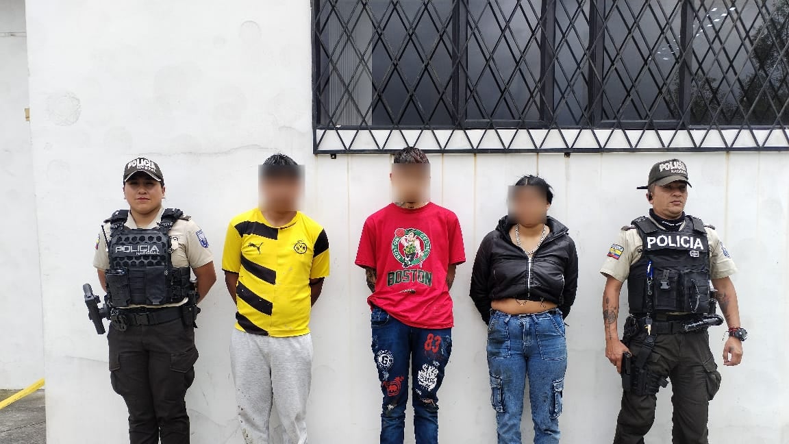 Secuestro de taxista y robo de vehículo a plena luz del día en San Antonio de Pichincha: Policía detiene a los sospechosos