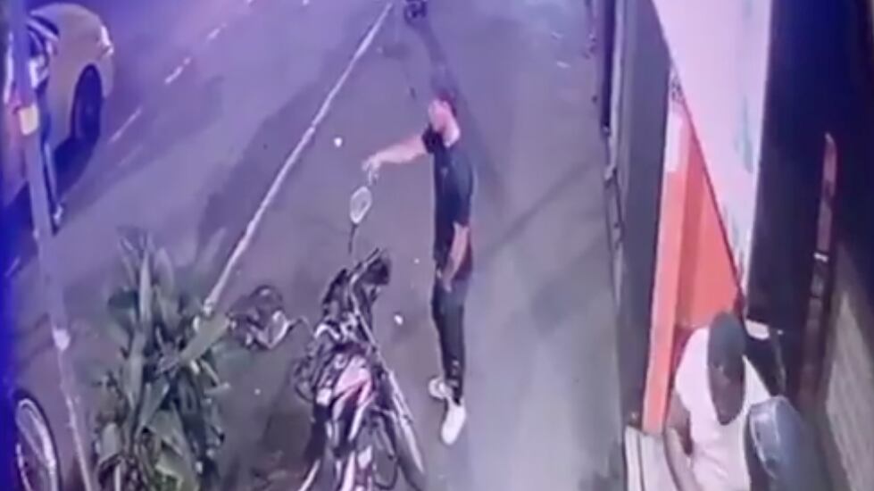 Cámaras de seguridad grabaron el momento en que sujetos asesinaron a siete personas en Santo Domingo