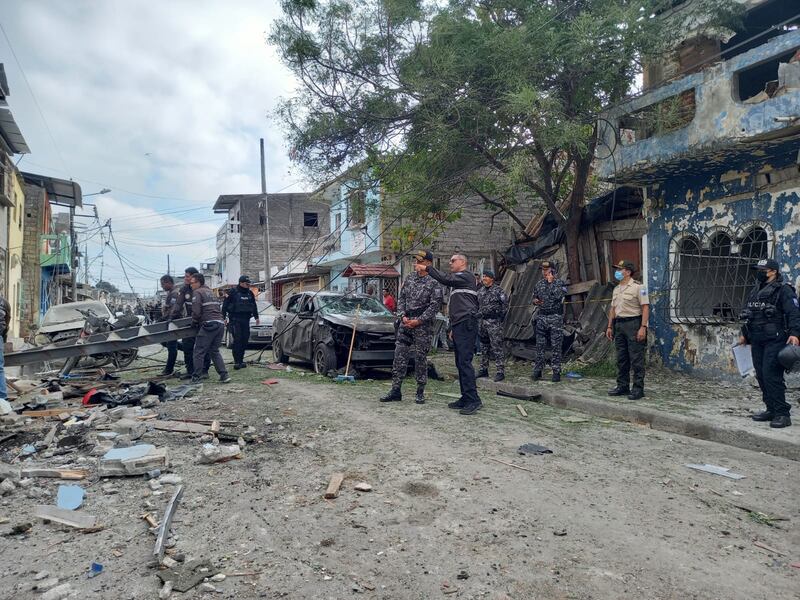 Aunque aún no se ha informado oficialmente sobre las causas de la explosión, en redes sociales circuló la versión de que desconocidos habían arrojado una bomba en el lugar.