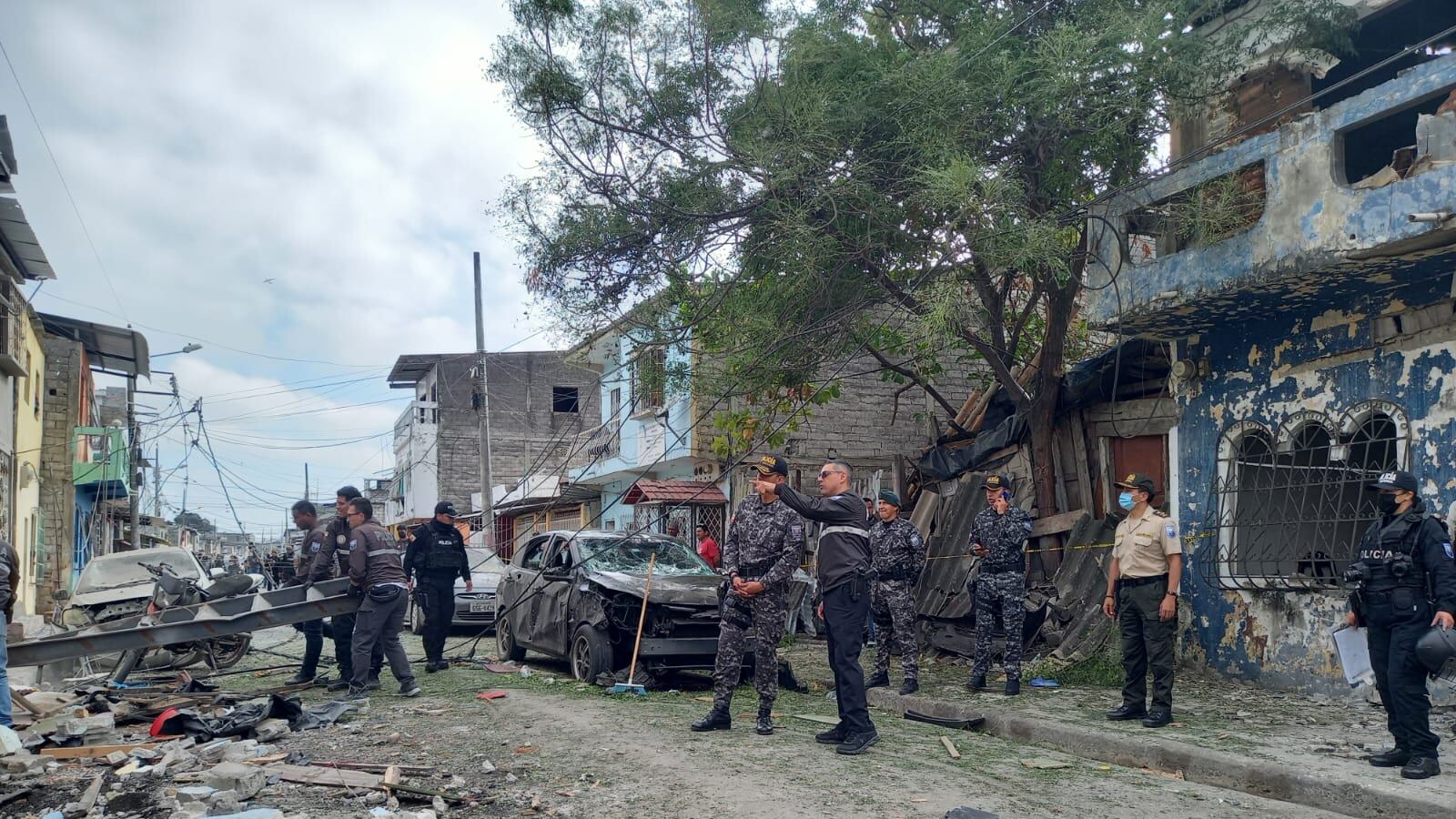 Aunque aún no se ha informado oficialmente sobre las causas de la explosión, en redes sociales circuló la versión de que desconocidos habían arrojado una bomba en el lugar.