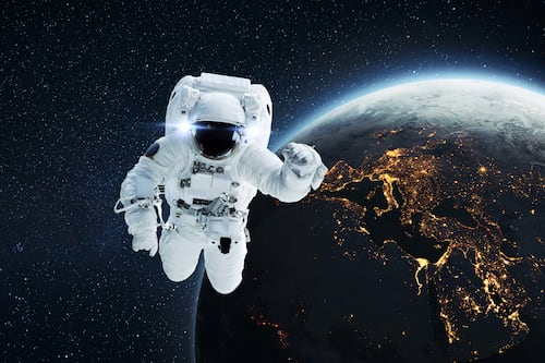 La NASA cambia la vida diaria de los astronautas al permitir celulares personales al espacio