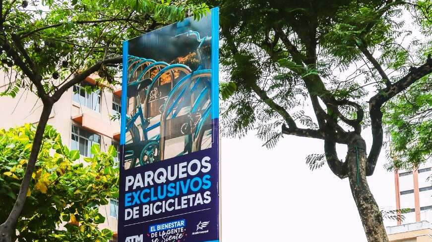 Los cicloparqueos están instalados en puntos estratégicos de la ciudad.