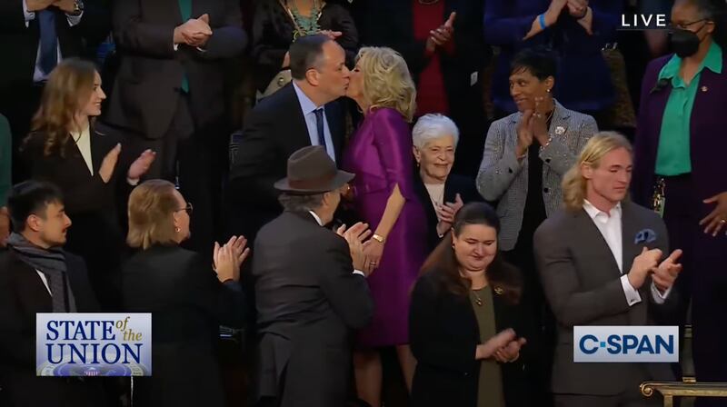 Jill Biden beso polémico