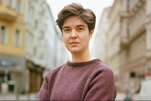 La millonaria mujer que está buscando personas para regalarles la herencia que le dejó su abuela