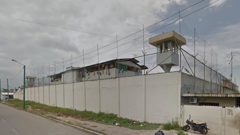 Ataque armado en la cárcel de Machala: dejan panfletos con amenazas a las autoridades del centro penitenciario