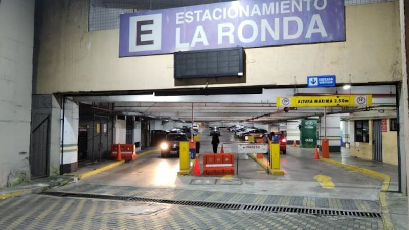 Estacionamientos que tendrán horarios extendidos durante el festival de mapping ‘Quito Luz de América’