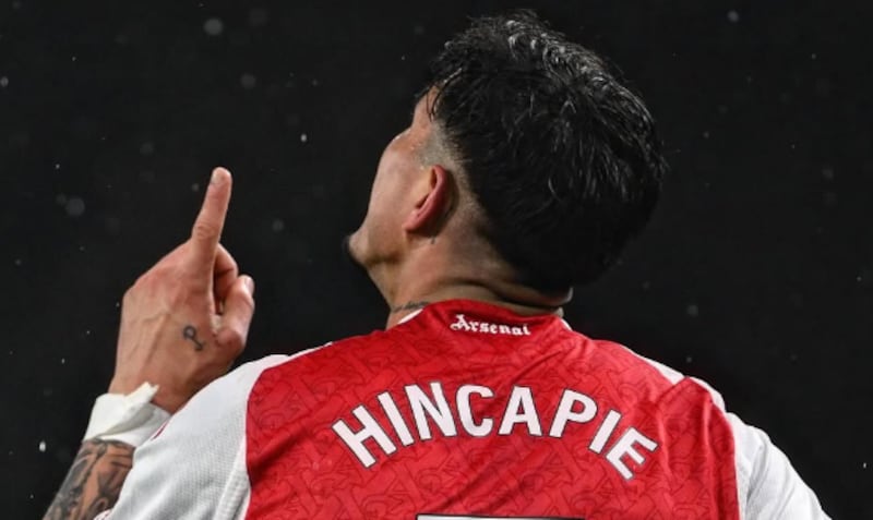 La canción de Piero Hincapié en el Arsenal ya es uno de los cánticos más coreados por los hinchas en el Emirates Stadium.