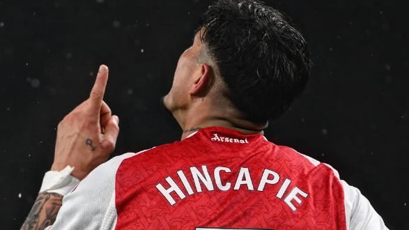 La canción de Piero Hincapié en el Arsenal ya es uno de los cánticos más coreados por los hinchas en el Emirates Stadium.