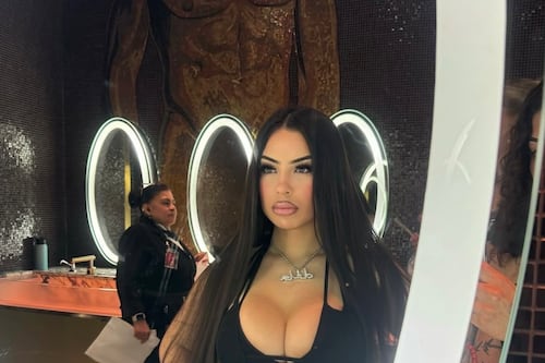 Asesinan a tiros a la influencer y cantante latina DELAROSA en Los Ángeles