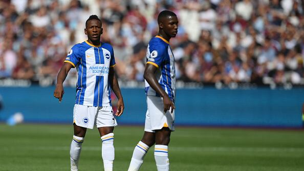 Pervis Estupiñán y Moisés Caicedo con el Brighton