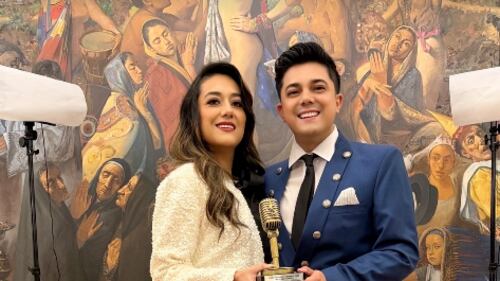 Willie y Paola Tamayo reciben premio en honor a su madre Paulina Tamayo