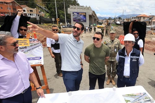 Daniel Noboa inspecciona obra vial clave para la movilidad en Cuenca