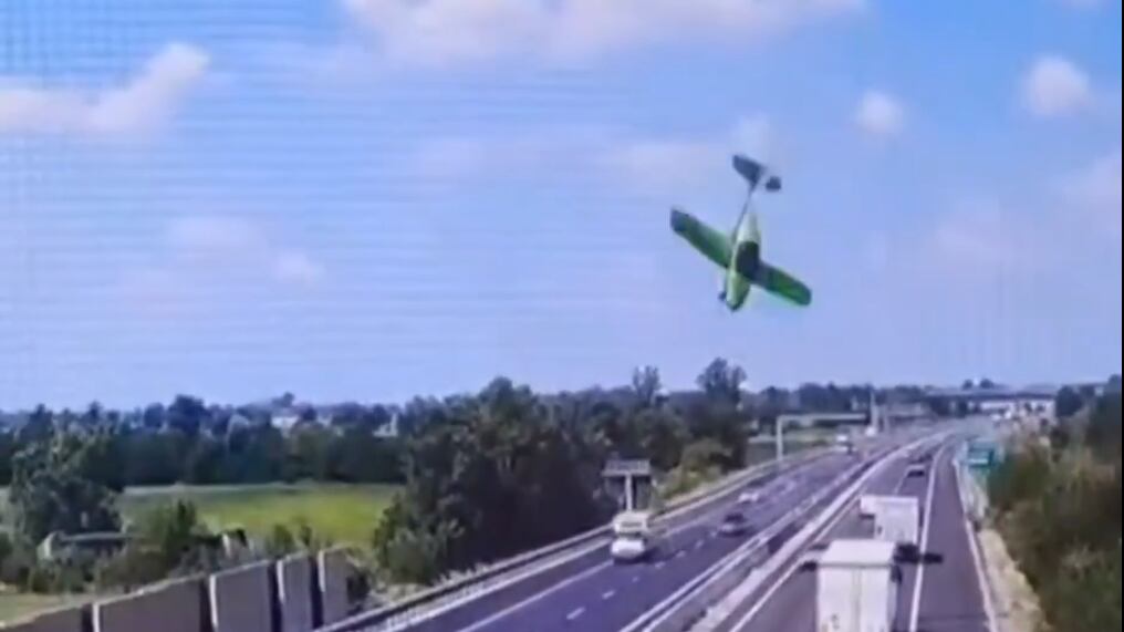 Avioneta se estrella en Italia