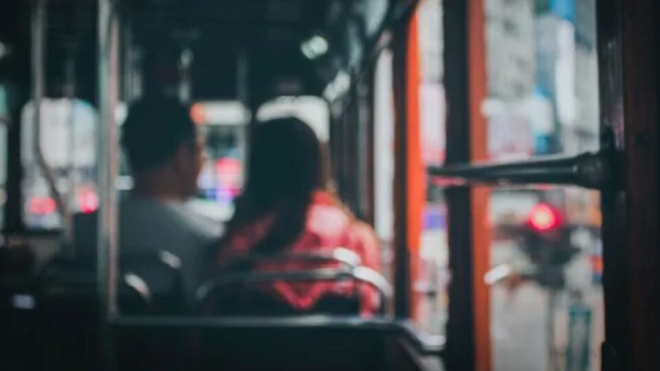 Policía es sentenciado por abusar de una mujer dentro de un bus