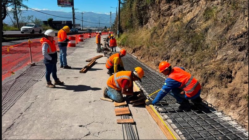 Trabajos en la Panamericana Norte en Quito