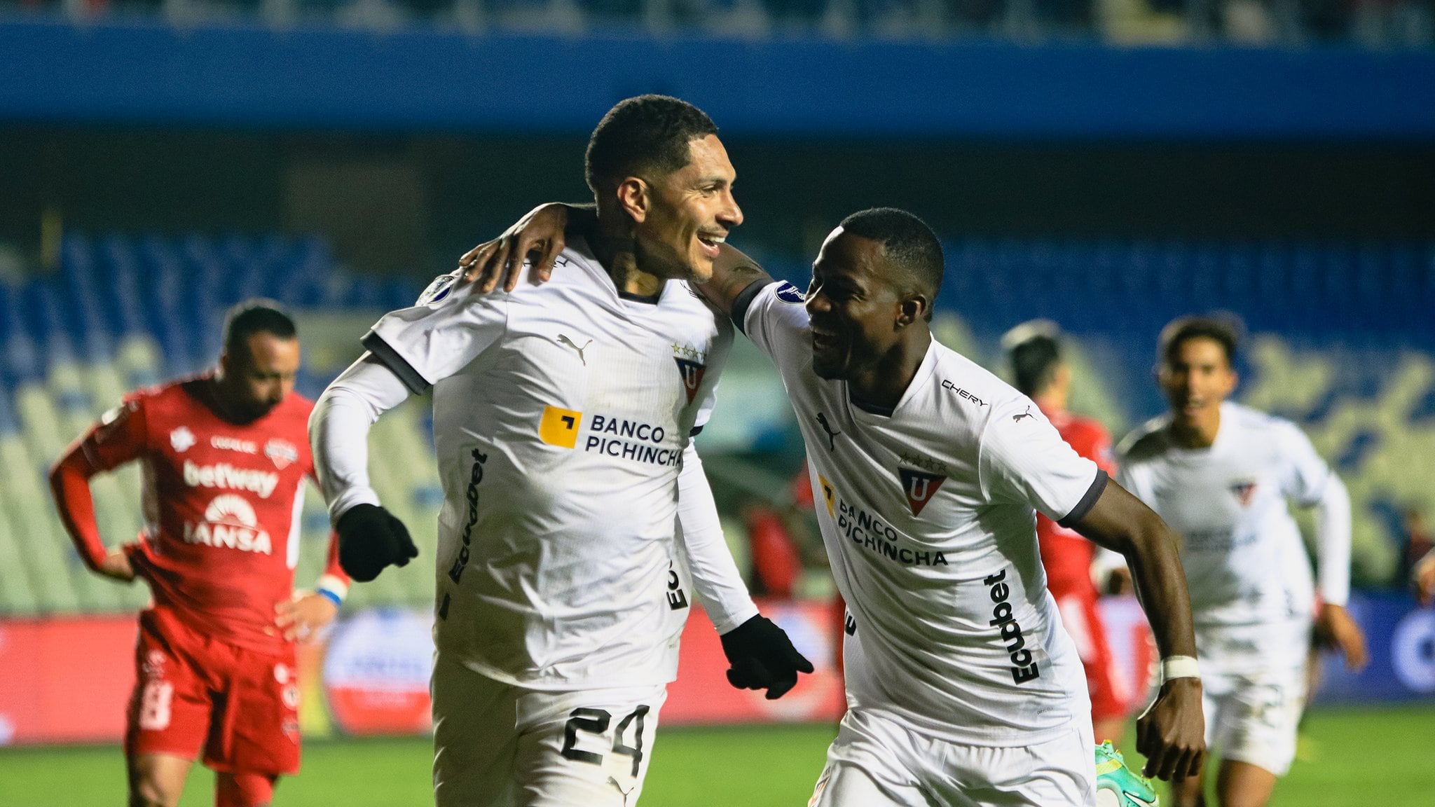 Paolo Guerrero con la camiseta de LDU