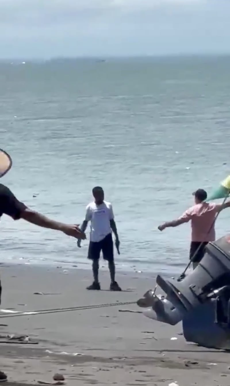 Video del secuestro de padre e hijo en Buenaventura conmociona a Colombia.