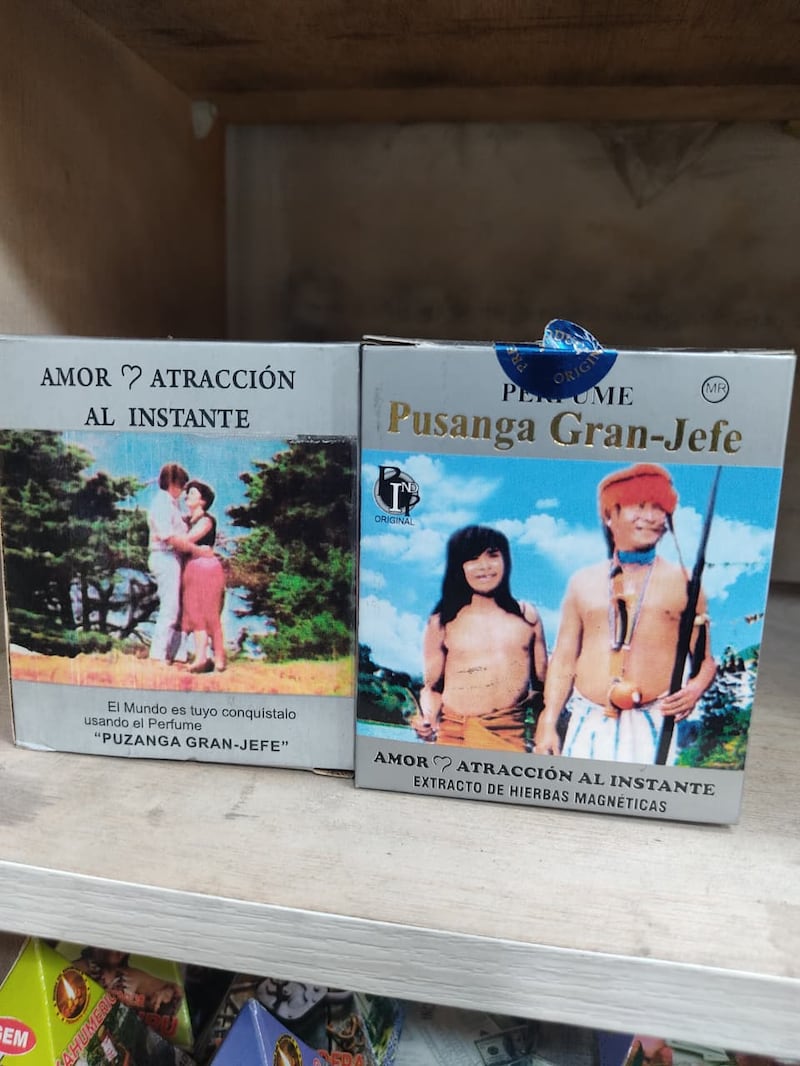 “Amor y atracción al instante”: Productos naturistas y esotéricos son retirados del mercado en el sur de Quito. Foto: ARCSA