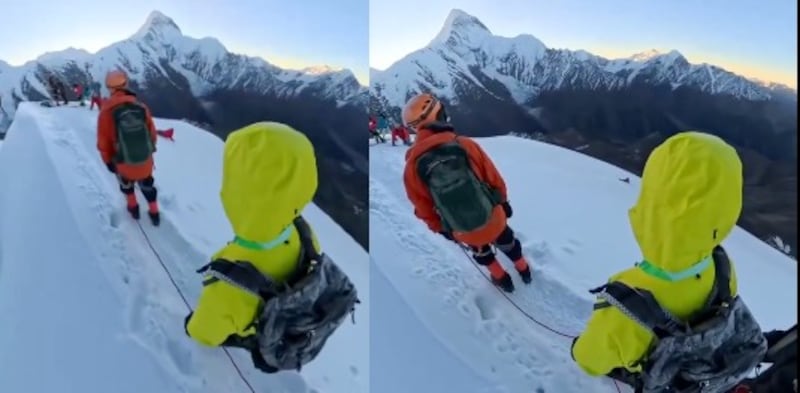 Momento del accidente en el monte Nama, en Sichuan, donde un excursionista cayó y murió tras soltarse de la cuerda de seguridad para tomarse una selfie.