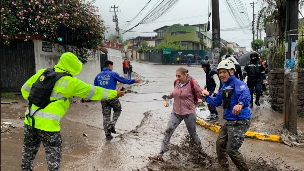 Lluvias y lloviznas se mantendrán las siguientes horas en Quito.
