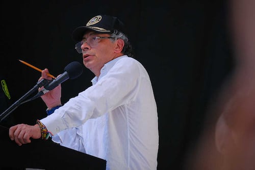 Colombia elevará del 30 % al 100 % los aranceles a las importaciones de Ecuador