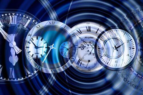 Un hombre asegura ser viajero en el tiempo… y pasó la prueba del detector de mentiras