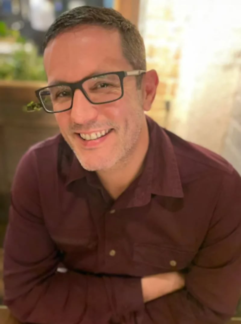 “Podía tocarme el cerebro”: hombre sufrió grave lesión en la cabeza tras caer por las escaleras - Fuente: Foto de la web